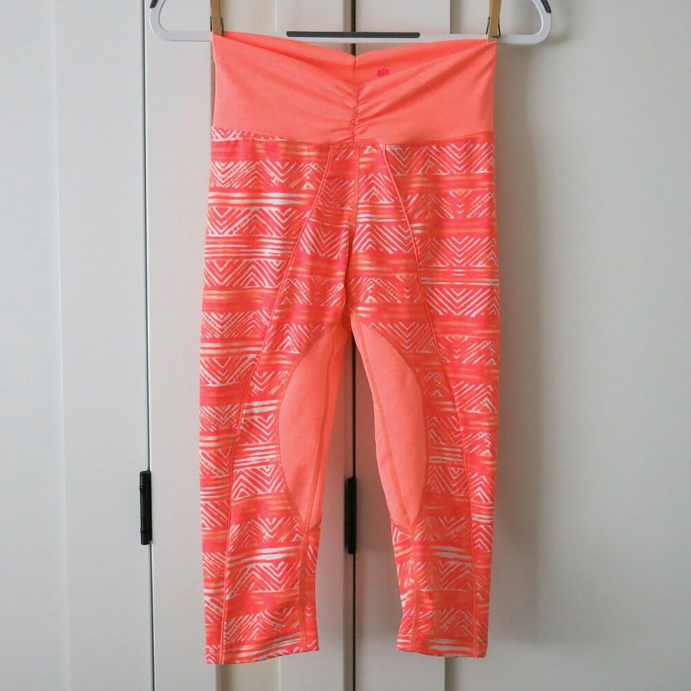 NWOT $74 PINK LOTUS Neon Capri Crop Pants Leggings USA - S